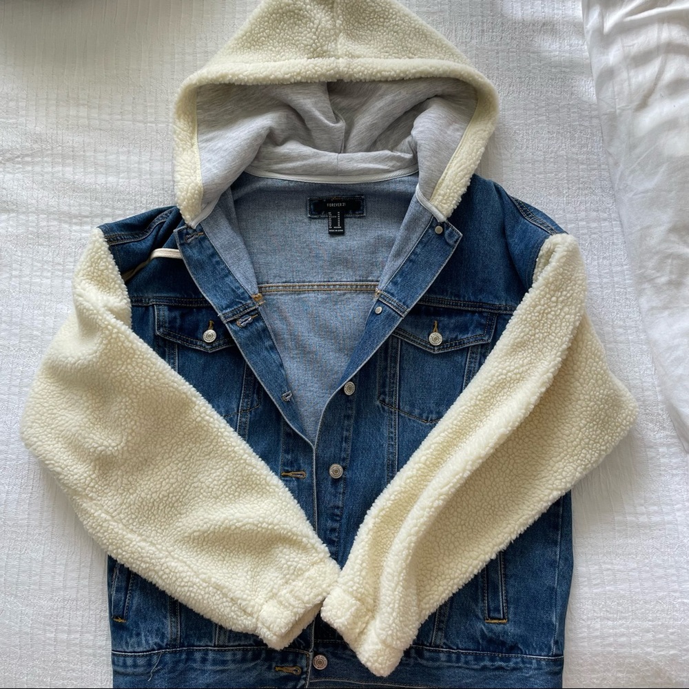 FOREVER 21 FAUX SHERPA & DENIM JACKET